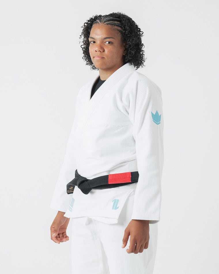 The ONE Womens Jiu Jitsu Gi - Blanc/Bleu Ciel - Ceinture Blanche GRATUITE
