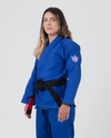 The ONE Womens Jiu Jitsu Gi - Bleu/Lavande - Ceinture blanche GRATUITE