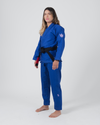 The ONE Womens Jiu Jitsu Gi - Bleu/Lavande - Ceinture blanche GRATUITE